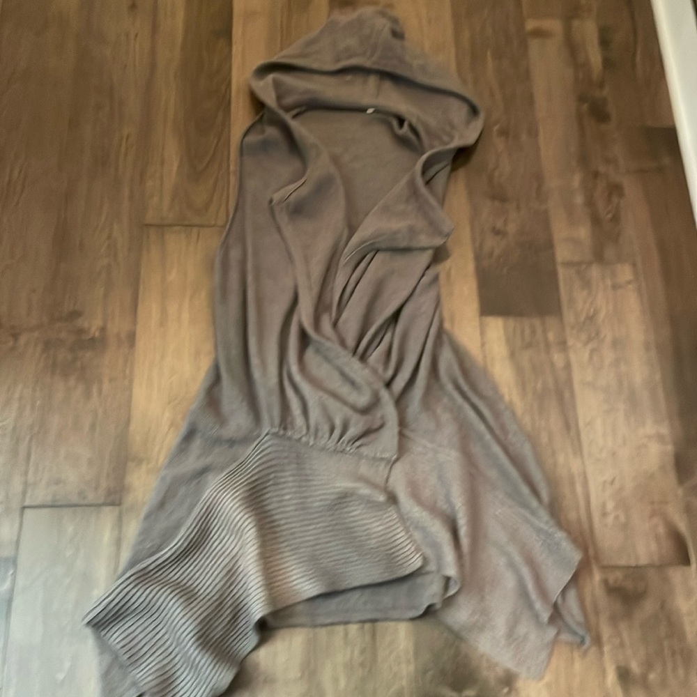 Tan sweater hoody vest perfect for spring